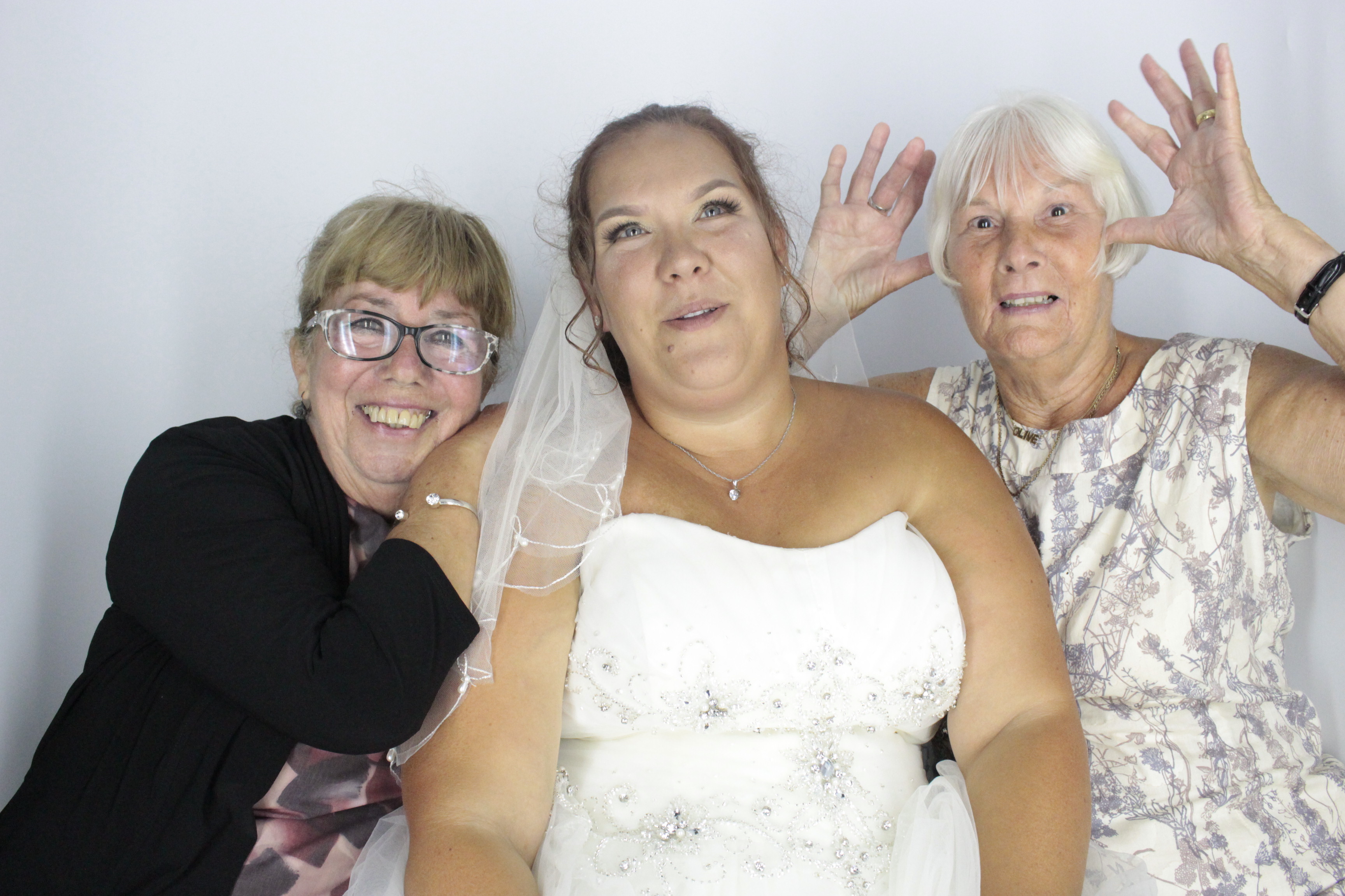  Heather & Daniel's Wedding | View more photos from the event at gallery.myphotoboothexperience.co.uk/u/MyPhotoBoothExperienceLtd/Heather-Daniels-Wedding